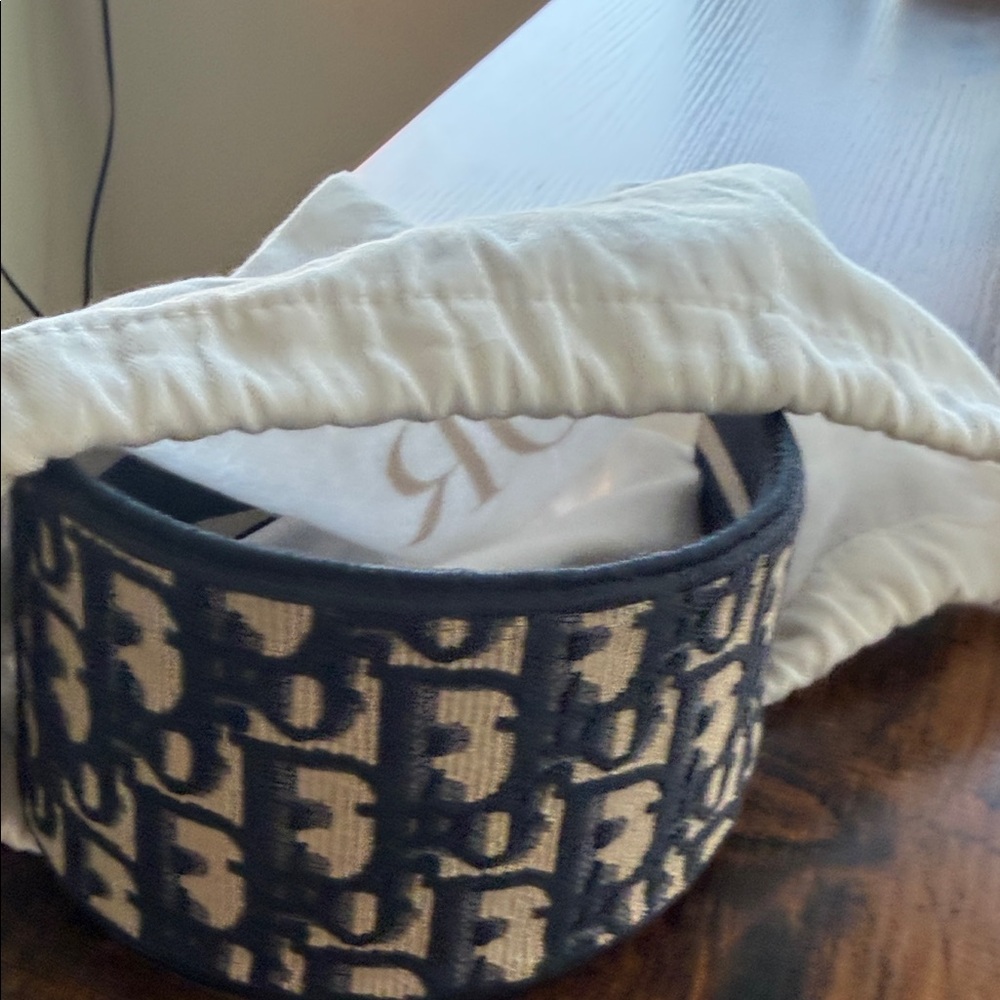 Dior Oblique Dior Band Headband
Navy Blue Embroidery